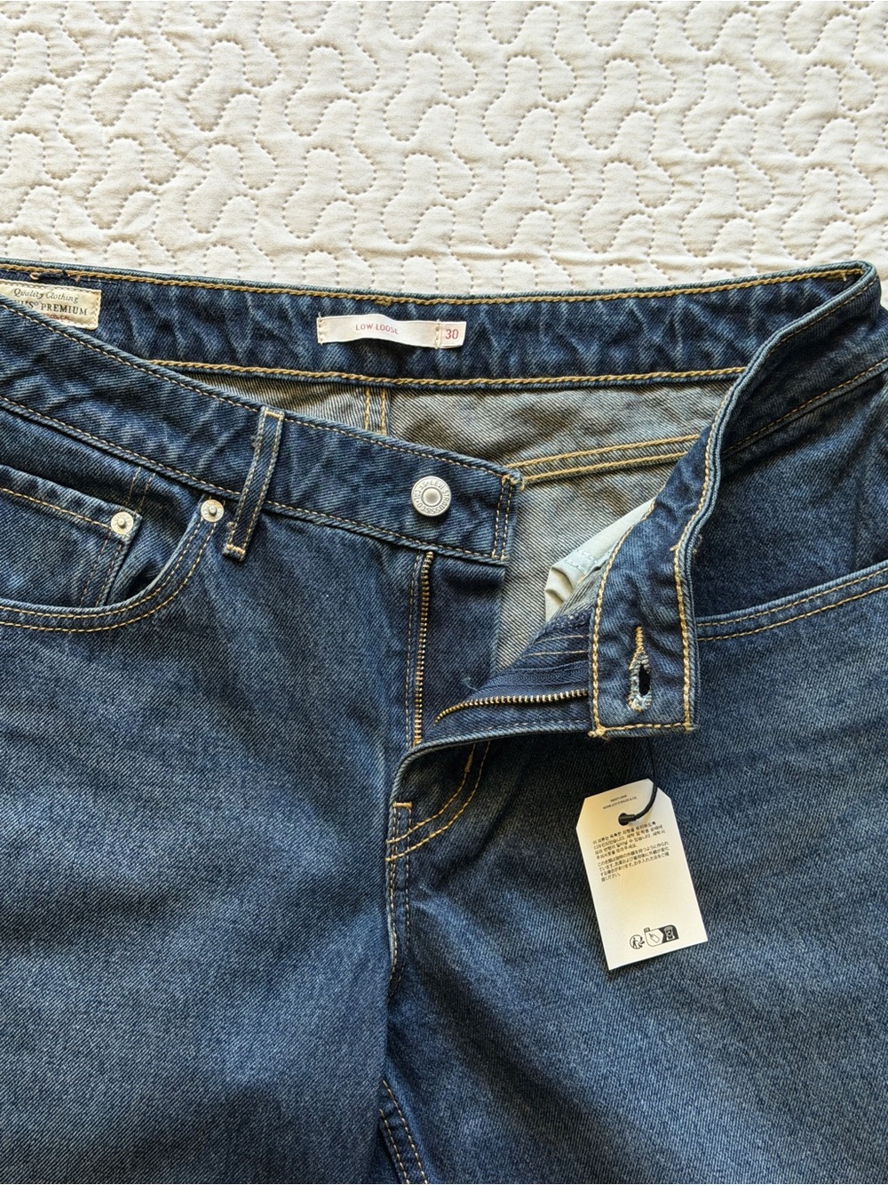 Levi’s Women’s Wide Leg NWT 32x31 Dark Blue (Indigo) Wash Low Loose - Picture 4 of 8